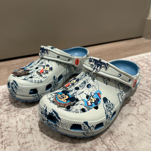 Crocs - Picture 1 of 9